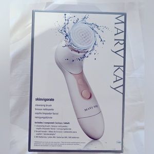 NWT Mary Kay skinvigorate cleansing brush with 2 extra heads
